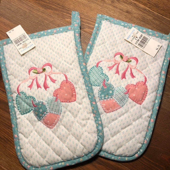 Victorian Hearts Kitchen Towels & Two Oven Mitts + HomeSweetHome Potholders - Picture 9 of 11